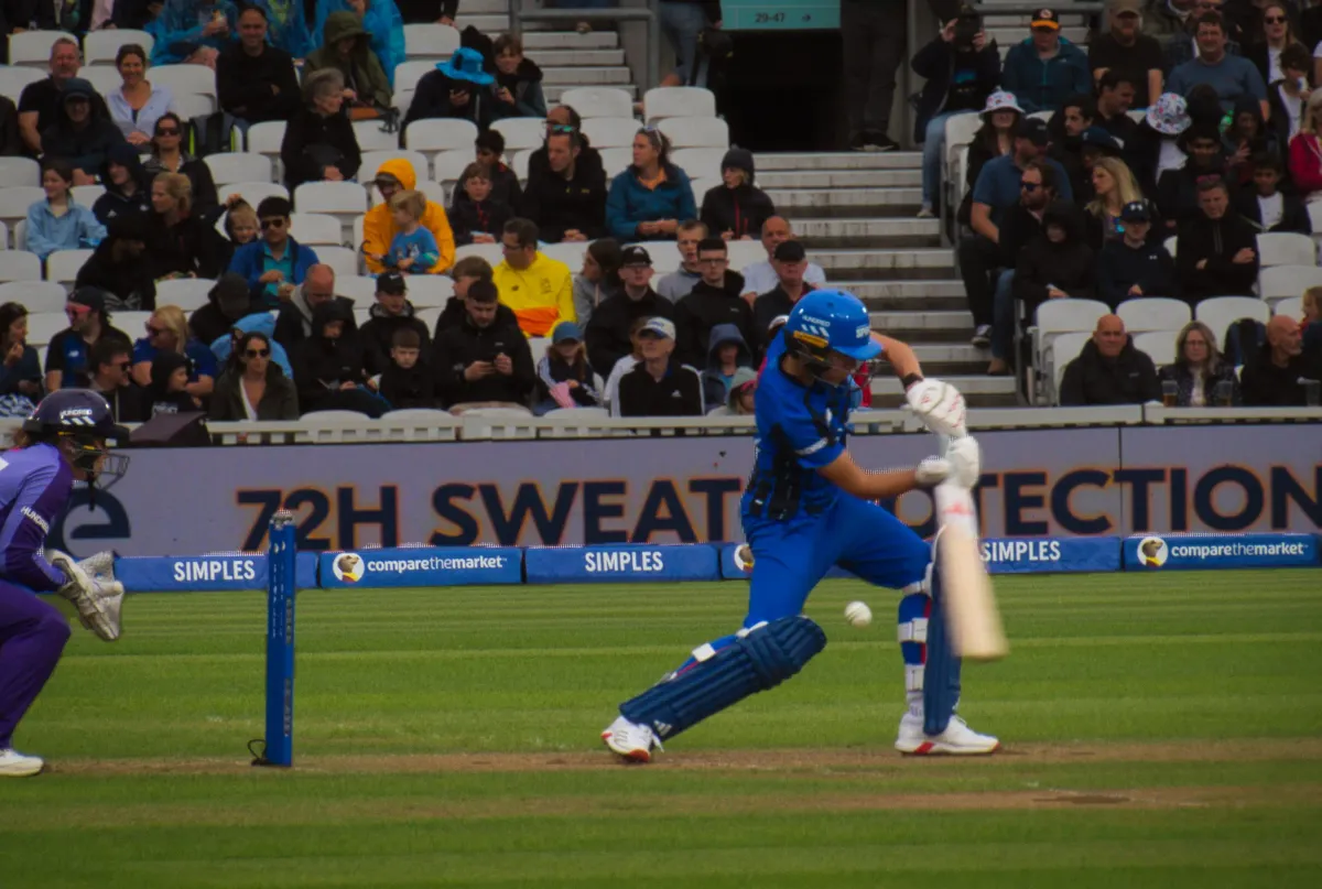 London Spirit's Issy Wong plays a square drive during a Hundred game as the wicketkeeper watches on.